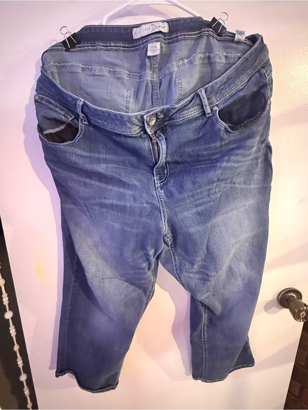Women's Cropped Jeans in Faded Blue - Casual Mid Rise
